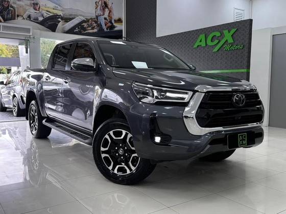 TOYOTA HILUX 2.8 D-4D TURBO DIESEL CD SRX 4X4 AUTOMÁTICO
